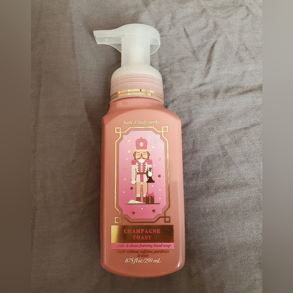 Bath & Body Works Champagne Toast Foaming Hand Soap - Pink and Gold